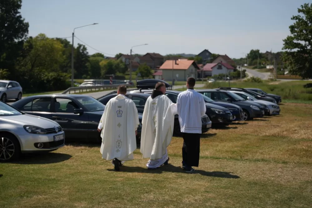 Veliki broj vjernika u Eminovcima proslavio blagdan Velike Gospe 