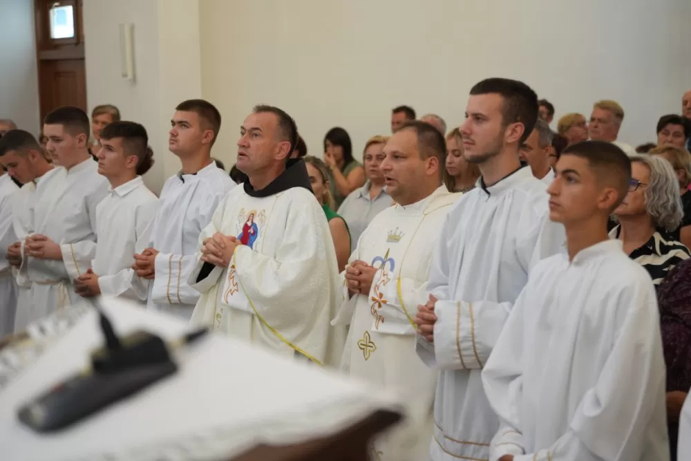 Veliki broj vjernika u Eminovcima proslavio blagdan Velike Gospe 