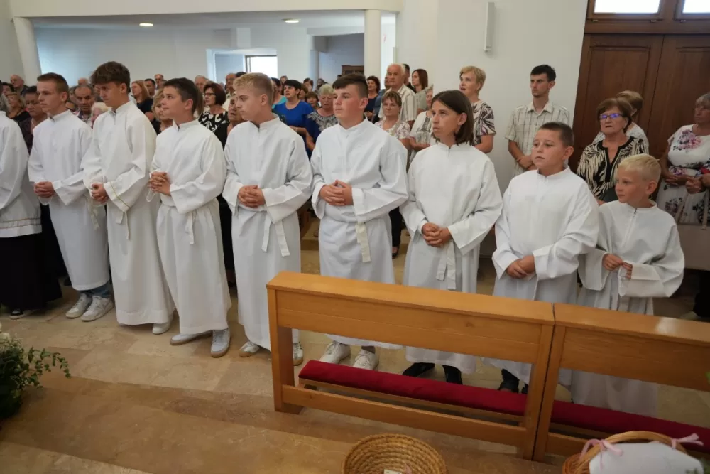 Veliki broj vjernika u Eminovcima proslavio blagdan Velike Gospe 