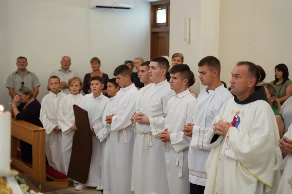 Veliki broj vjernika u Eminovcima proslavio blagdan Velike Gospe 