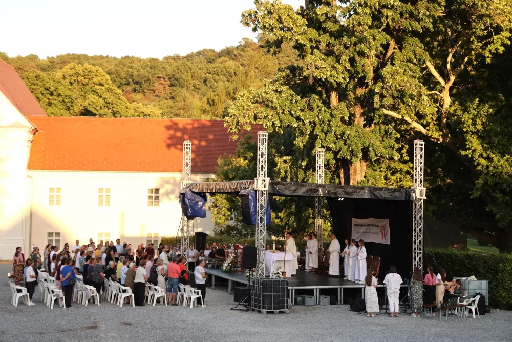 Prvi dan Duhovnog vikenda u Kutjevu: Danas se nastavlja program