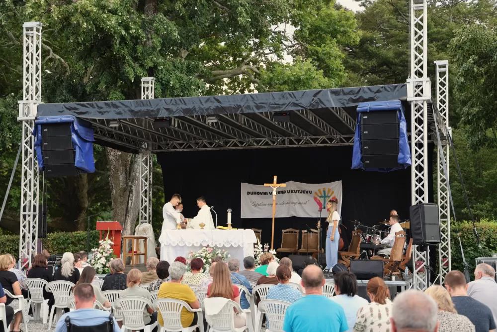 (FOTOGALERIJA) Drugi dan Duhovnog vikenda u Kutjevu