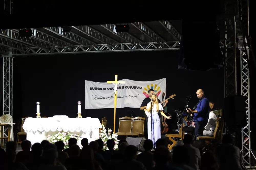 (FOTOGALERIJA) Drugi dan Duhovnog vikenda u Kutjevu