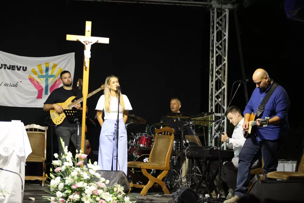 (FOTOGALERIJA) Drugi dan Duhovnog vikenda u Kutjevu