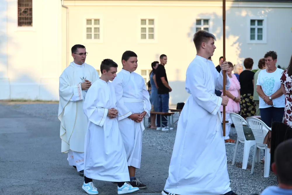 (FOTOGALERIJA) Drugi dan Duhovnog vikenda u Kutjevu
