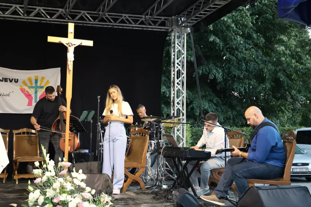 (FOTOGALERIJA) Drugi dan Duhovnog vikenda u Kutjevu