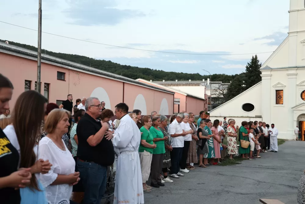 (FOTOGALERIJA) Drugi dan Duhovnog vikenda u Kutjevu