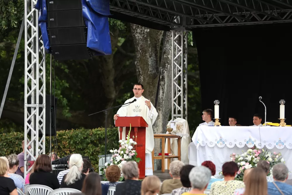 (FOTOGALERIJA) Drugi dan Duhovnog vikenda u Kutjevu
