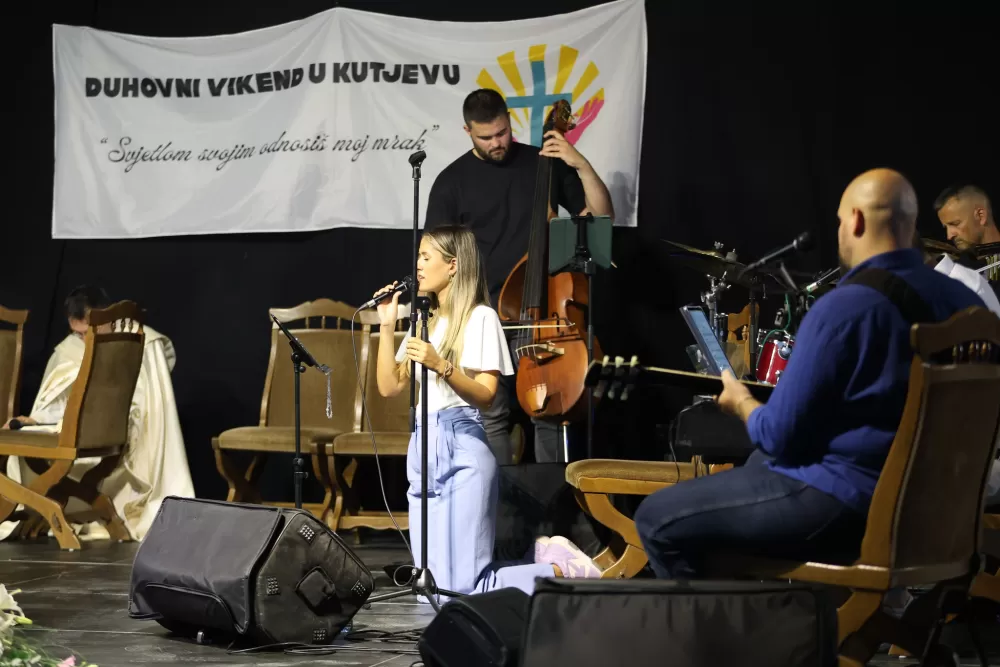(FOTOGALERIJA) Drugi dan Duhovnog vikenda u Kutjevu