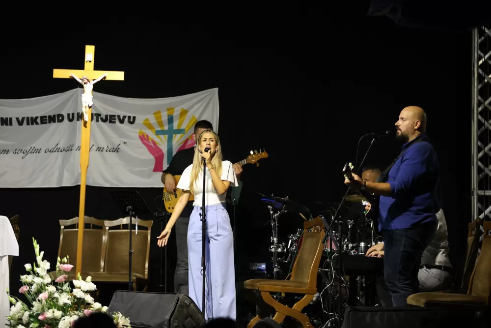 (FOTOGALERIJA) Drugi dan Duhovnog vikenda u Kutjevu