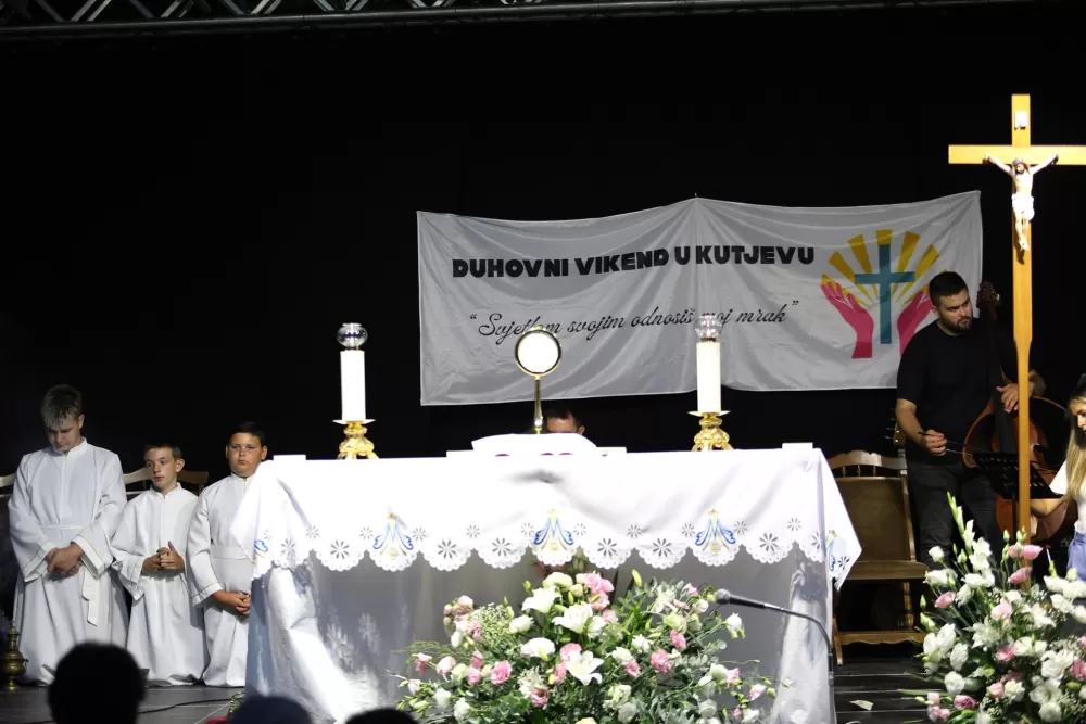 (FOTOGALERIJA) Drugi dan Duhovnog vikenda u Kutjevu