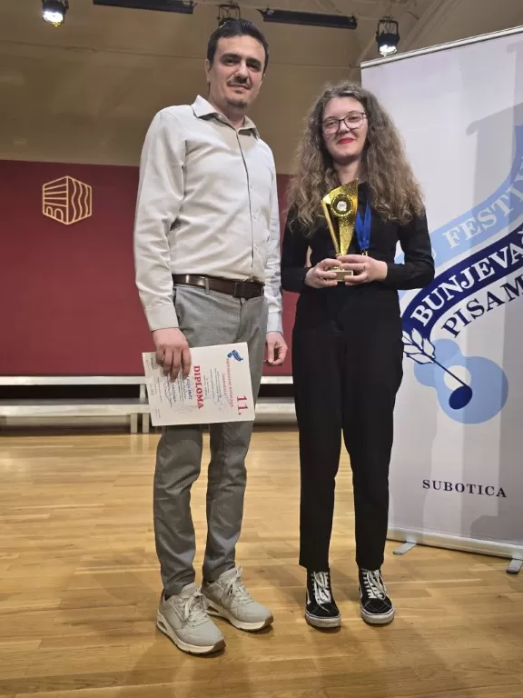 ANTEA GLAVAŠ, PRVA POŽEŽANKA KOJA JE UPISLA STUDIJ TAMBURE NA MUZIČKOJ AKADEMIJI U ZAGREBU:  „Bisernica je moj prvi i konačni izbor“