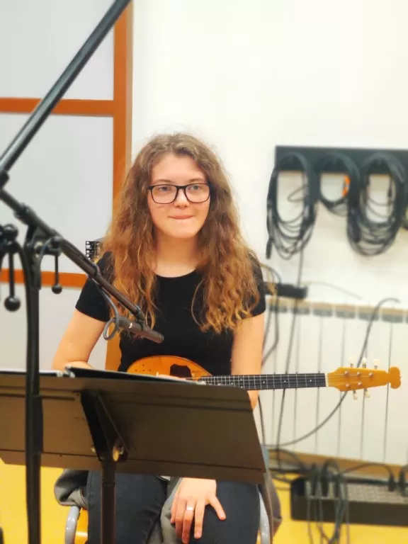 ANTEA GLAVAŠ, PRVA POŽEŽANKA KOJA JE UPISLA STUDIJ TAMBURE NA MUZIČKOJ AKADEMIJI U ZAGREBU:  „Bisernica je moj prvi i konačni izbor“