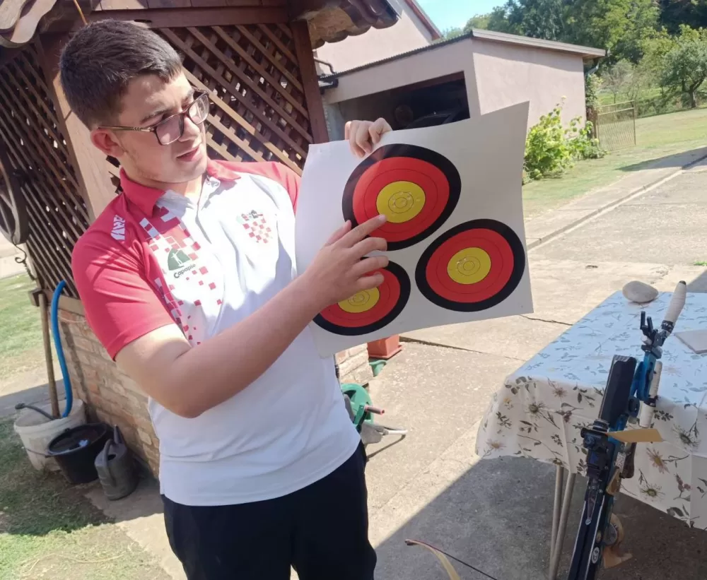 TRI MEDALJE - Lovro Bjelobrk iz Rastušje samostrelom ʼpomeoʼ svjetsku konkurenciju