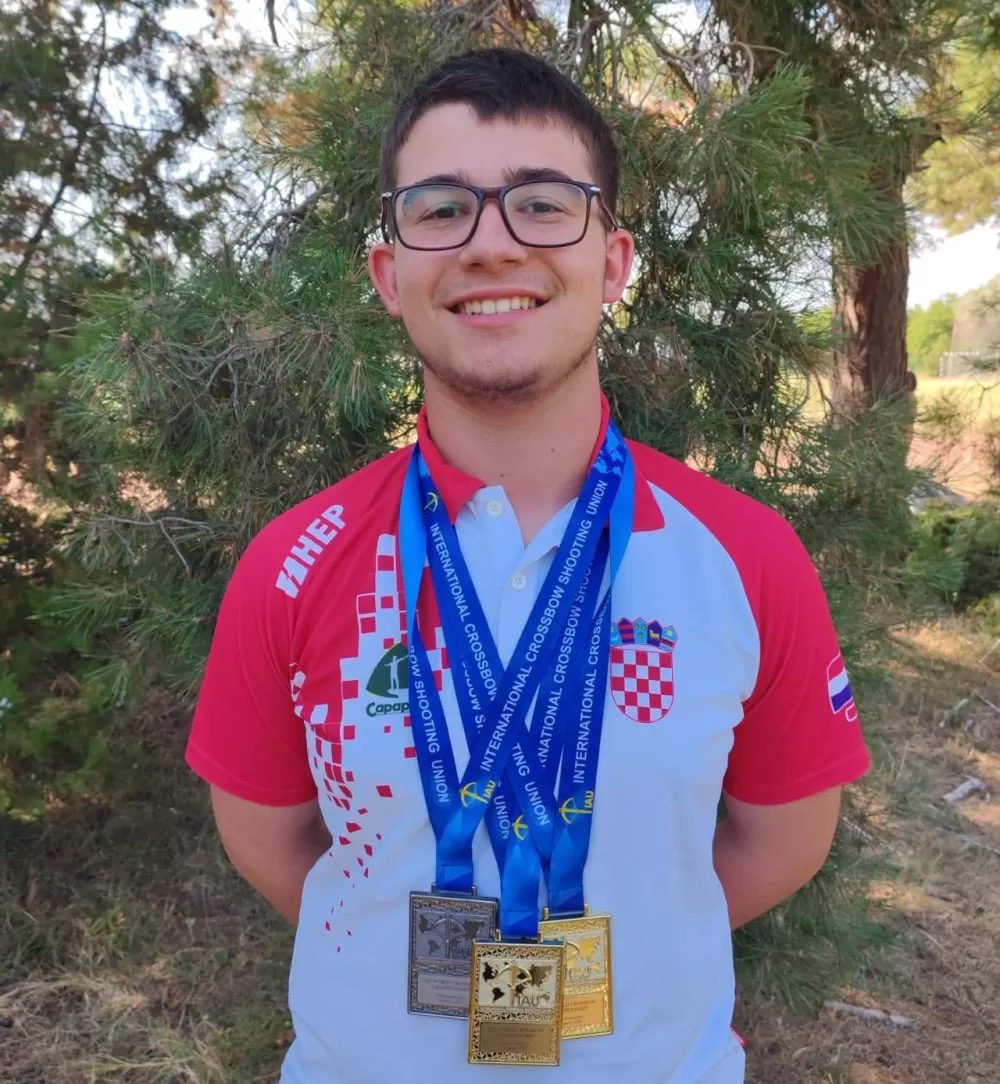TRI MEDALJE - Lovro Bjelobrk iz Rastušje samostrelom ʼpomeoʼ svjetsku konkurenciju