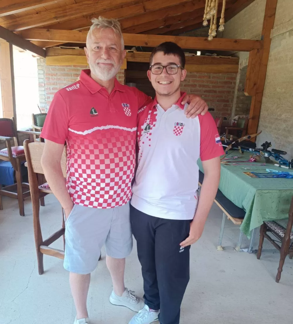 TRI MEDALJE - Lovro Bjelobrk iz Rastušje samostrelom ʼpomeoʼ svjetsku konkurenciju