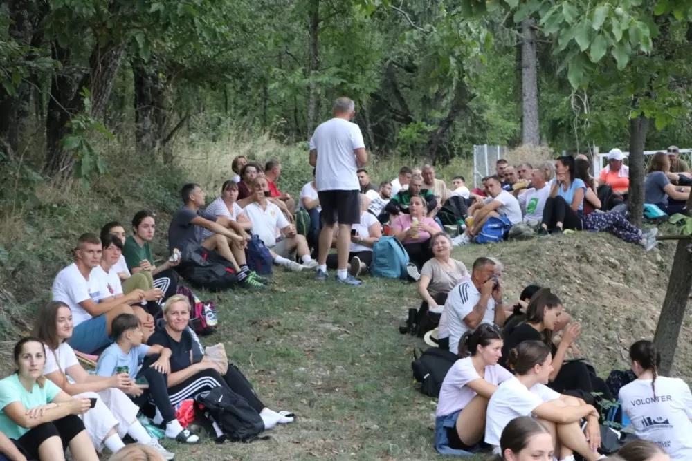 /FOTOGALERIJA/ Hodočasnički hod više od 500 pješaka prema Biskupijskom marijanskom svetištu Voćin 