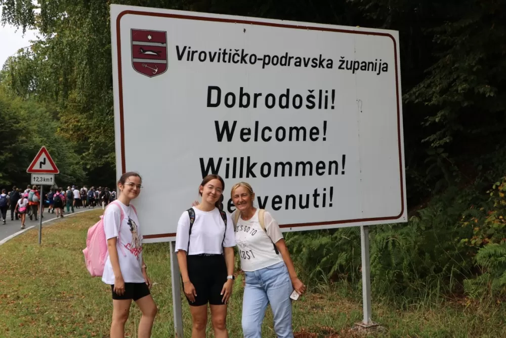 /FOTOGALERIJA/ Hodočasnički hod više od 500 pješaka prema Biskupijskom marijanskom svetištu Voćin 