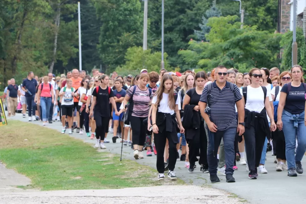 /FOTOGALERIJA/ Hodočasnički hod više od 500 pješaka prema Biskupijskom marijanskom svetištu Voćin 