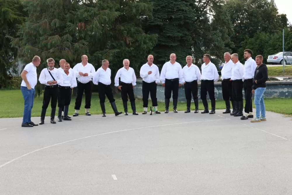 Nizale su se pjesme i napjevi, plesalo se i igralo na 29. Bekteškim susretima 
