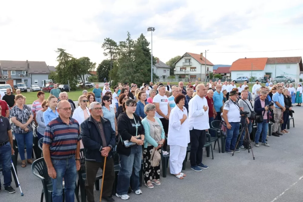 Nizale su se pjesme i napjevi, plesalo se i igralo na 29. Bekteškim susretima 