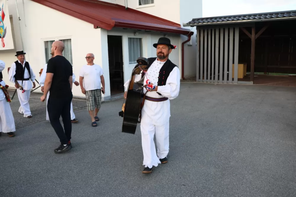 Nizale su se pjesme i napjevi, plesalo se i igralo na 29. Bekteškim susretima 