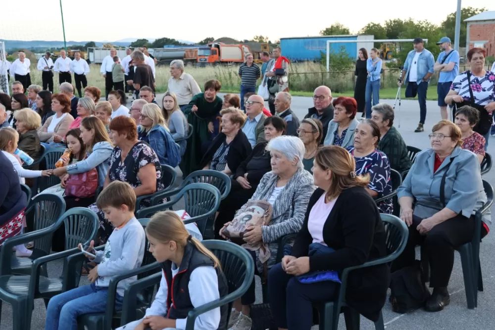 Nizale su se pjesme i napjevi, plesalo se i igralo na 29. Bekteškim susretima 
