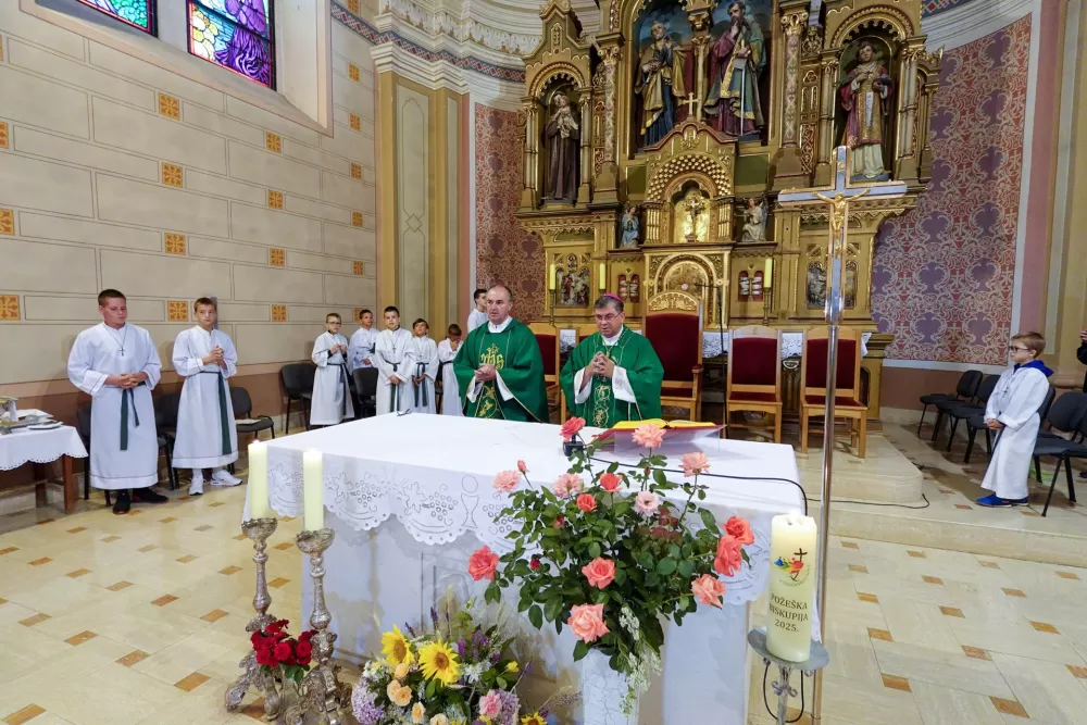 Preč. Ivica Žuljević preuzeo službu župnika u Kaptolu