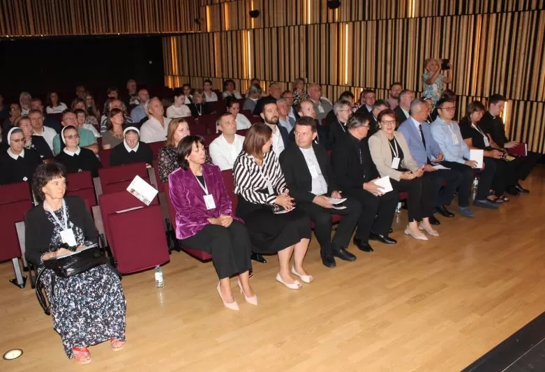 Znanstveni kolokvij o 70 godina štovanja Gospe od suza i 20 godina svetišta