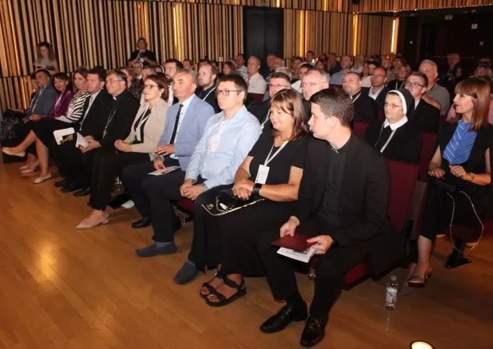 Znanstveni kolokvij o 70 godina štovanja Gospe od suza i 20 godina svetišta