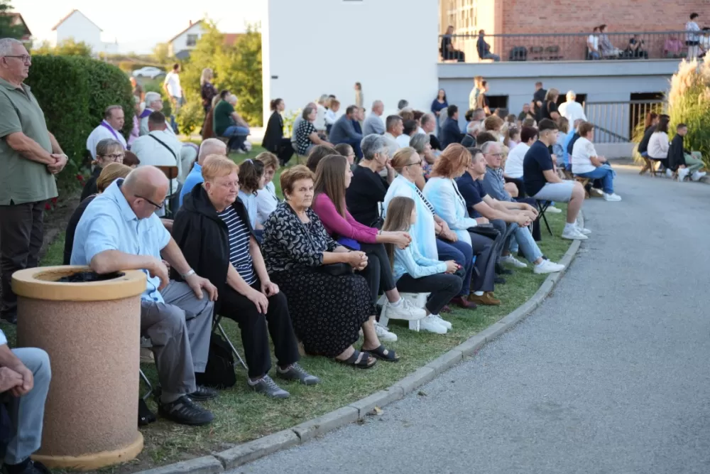 /FOTOGALERIJA/ Treća večer devetnica u Pleternici