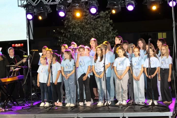 Na Trgu bećarca poslije svete mise održan koncert duhovne glazbe 