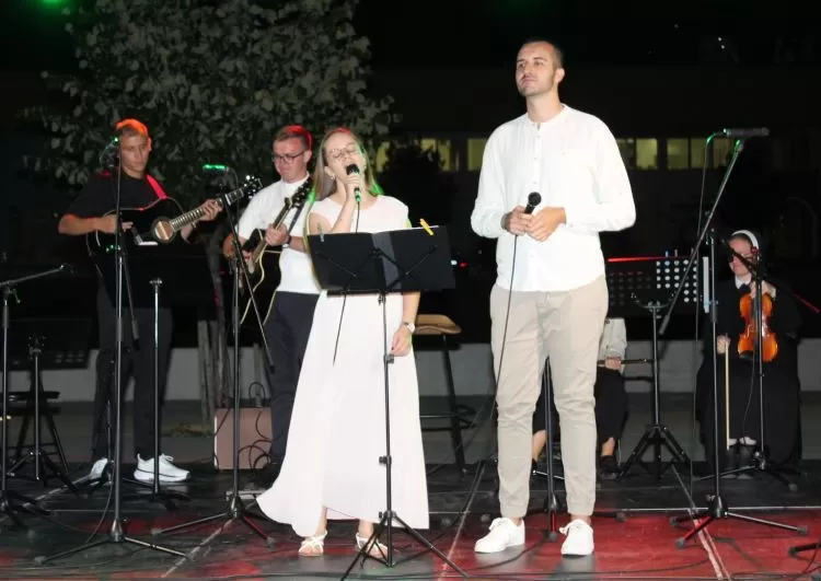 Na Trgu bećarca poslije svete mise održan koncert duhovne glazbe 
