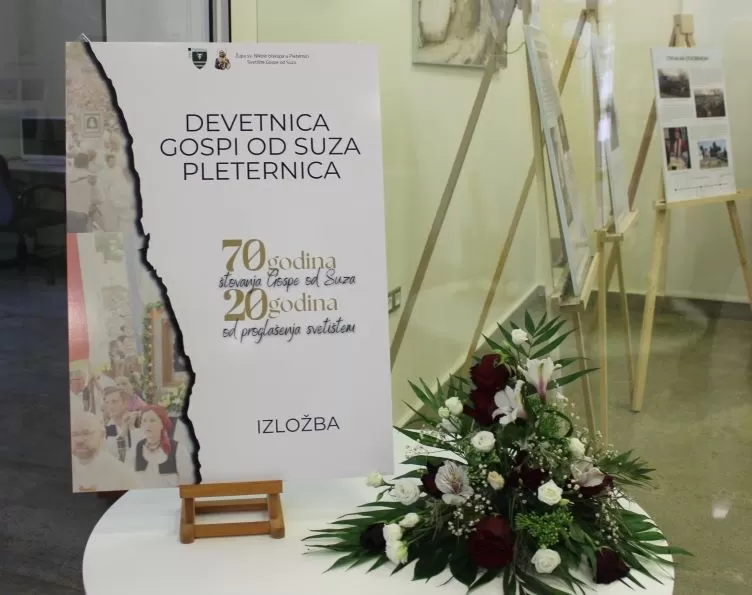 Požega.eu | U pleterničkoj Knjižnici postavljena izložba posvećena Devetnici Gospe od Suza