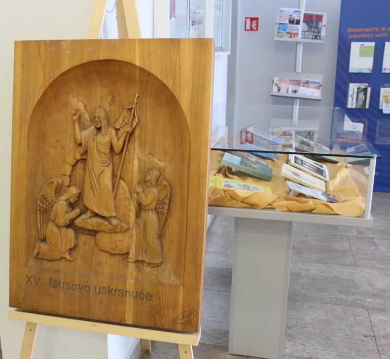 U pleterničkoj Knjižnici postavljena izložba posvećena Devetnici Gospe od Suza