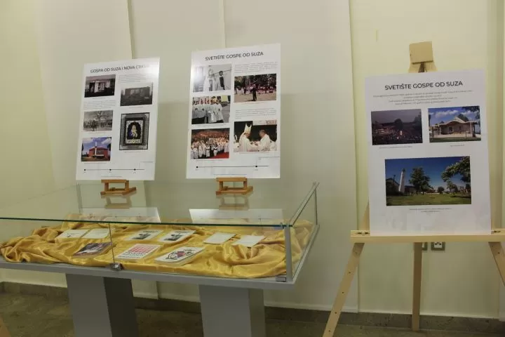 U pleterničkoj Knjižnici postavljena izložba posvećena Devetnici Gospe od Suza