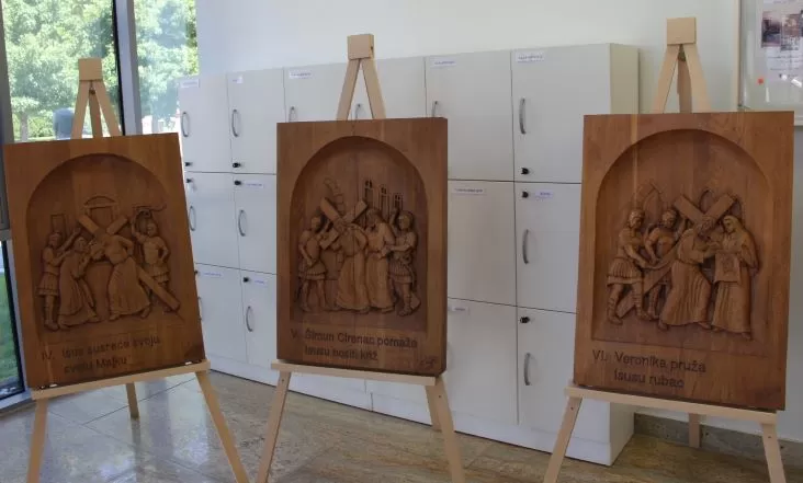 U pleterničkoj Knjižnici postavljena izložba posvećena Devetnici Gospe od Suza