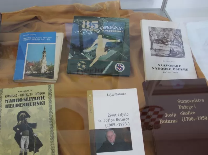 U pleterničkoj Knjižnici postavljena izložba posvećena Devetnici Gospe od Suza