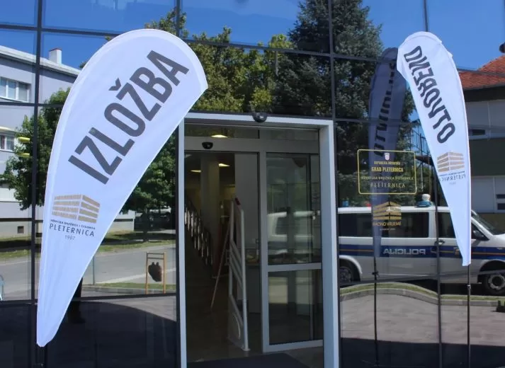 U pleterničkoj Knjižnici postavljena izložba posvećena Devetnici Gospe od Suza