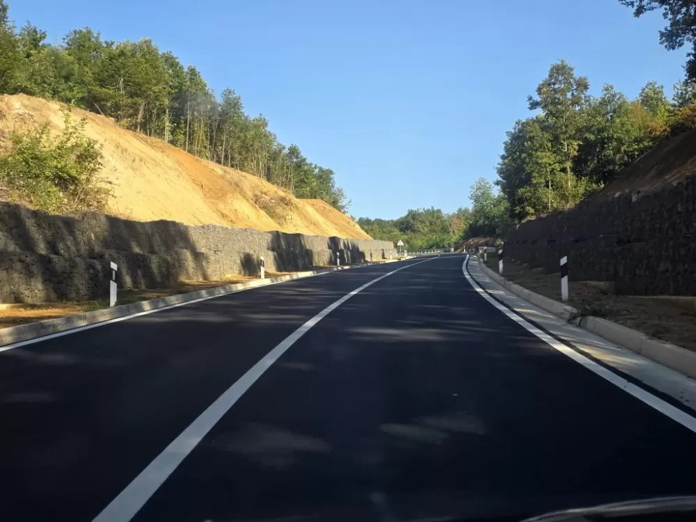 /FOTOGALERIJA/ Nećete prepoznati prometnicu prema autoputu koja se uskoro otvara: Gotovi su radovi na rekonstrukciji ceste Baćindol - Rešetari! 