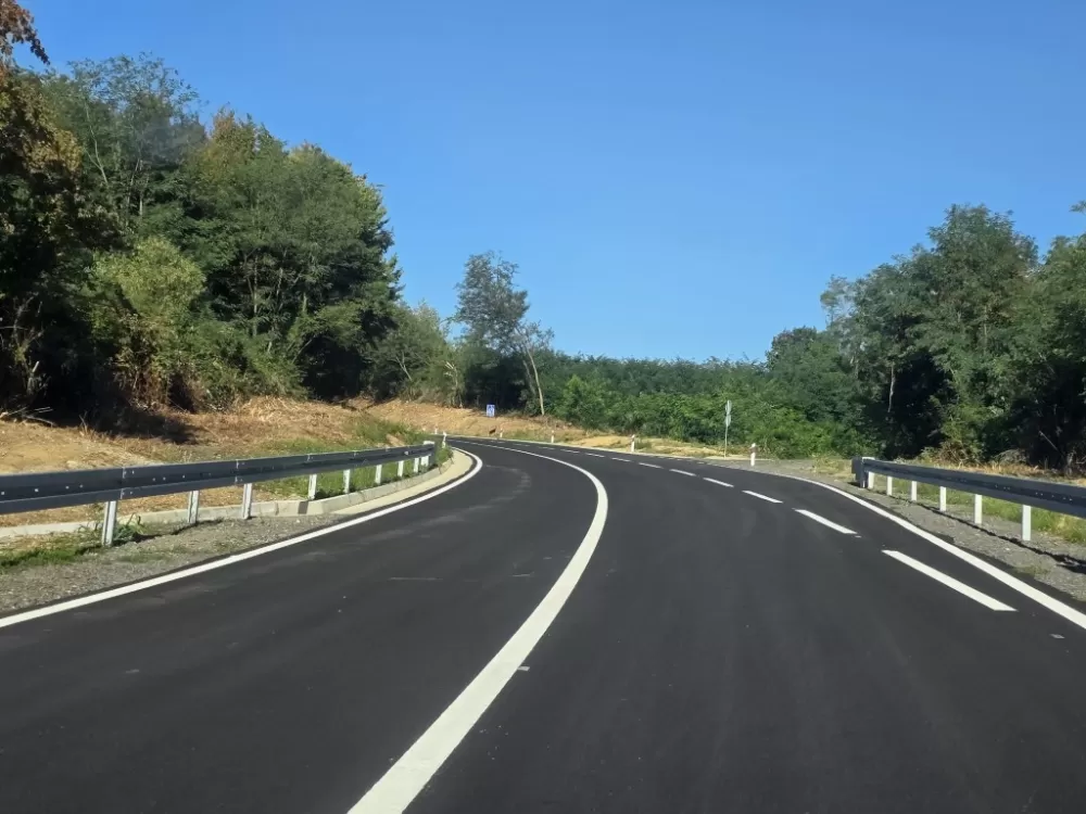 /FOTOGALERIJA/ Nećete prepoznati prometnicu prema autoputu koja se uskoro otvara: Gotovi su radovi na rekonstrukciji ceste Baćindol - Rešetari! 