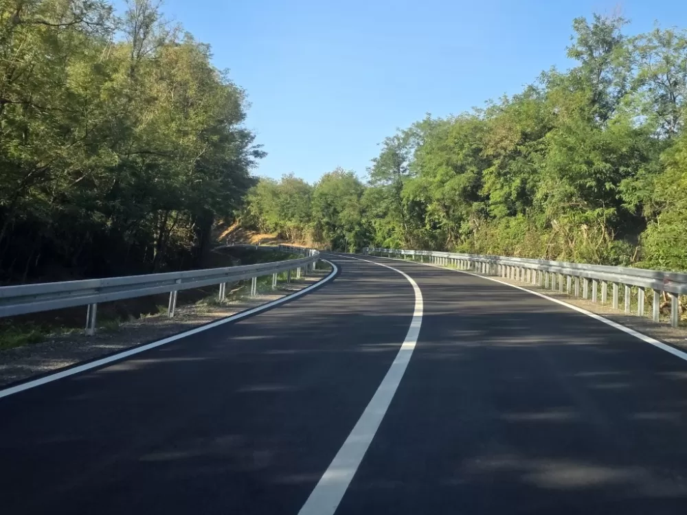 /FOTOGALERIJA/ Nećete prepoznati prometnicu prema autoputu koja se uskoro otvara: Gotovi su radovi na rekonstrukciji ceste Baćindol - Rešetari! 