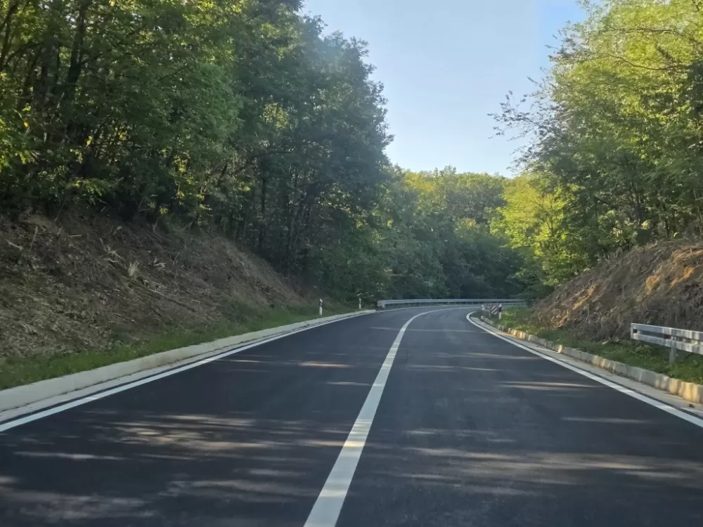 /FOTOGALERIJA/ Nećete prepoznati prometnicu prema autoputu koja se uskoro otvara: Gotovi su radovi na rekonstrukciji ceste Baćindol - Rešetari! 
