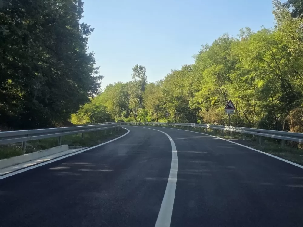 /FOTOGALERIJA/ Nećete prepoznati prometnicu prema autoputu koja se uskoro otvara: Gotovi su radovi na rekonstrukciji ceste Baćindol - Rešetari! 