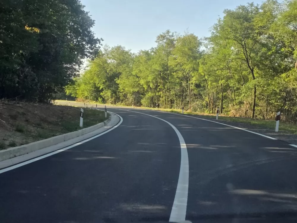/FOTOGALERIJA/ Nećete prepoznati prometnicu prema autoputu koja se uskoro otvara: Gotovi su radovi na rekonstrukciji ceste Baćindol - Rešetari! 