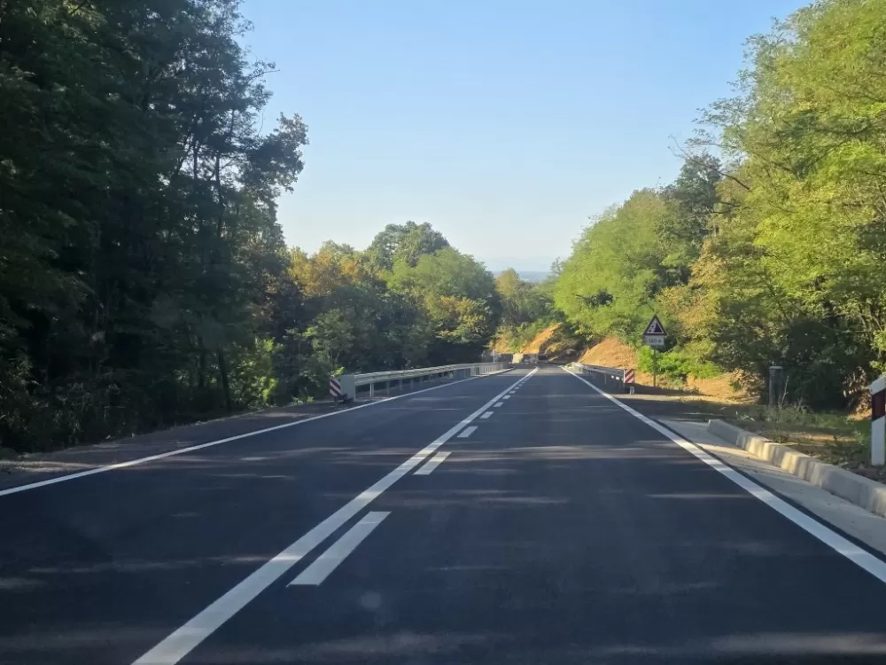 /FOTOGALERIJA/ Nećete prepoznati prometnicu prema autoputu koja se uskoro otvara: Gotovi su radovi na rekonstrukciji ceste Baćindol - Rešetari! 