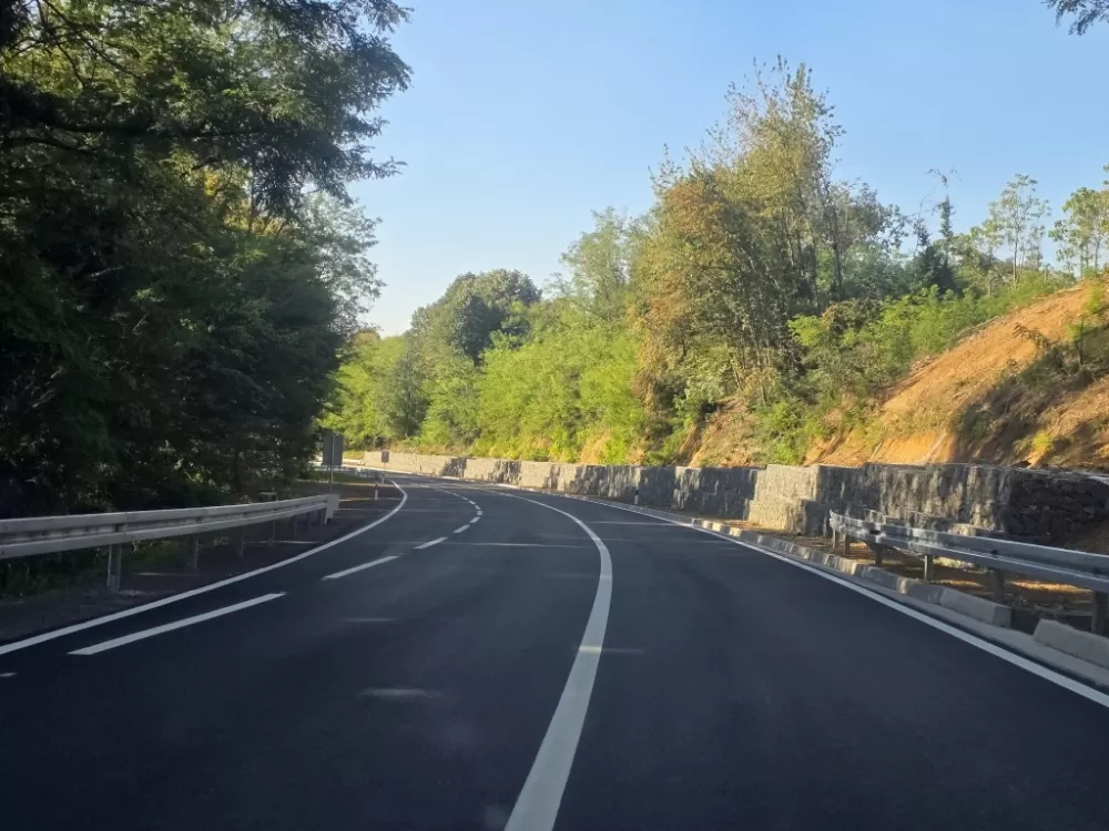 /FOTOGALERIJA/ Nećete prepoznati prometnicu prema autoputu koja se uskoro otvara: Gotovi su radovi na rekonstrukciji ceste Baćindol - Rešetari! 