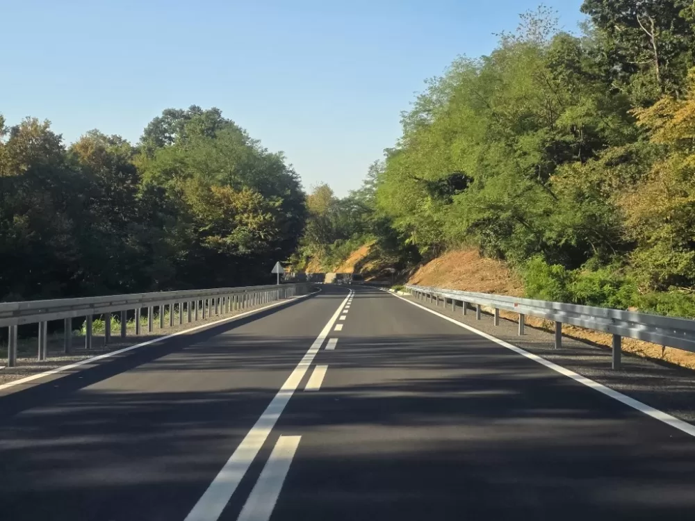 /FOTOGALERIJA/ Nećete prepoznati prometnicu prema autoputu koja se uskoro otvara: Gotovi su radovi na rekonstrukciji ceste Baćindol - Rešetari! 
