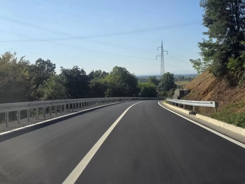 /FOTOGALERIJA/ Nećete prepoznati prometnicu prema autoputu koja se uskoro otvara: Gotovi su radovi na rekonstrukciji ceste Baćindol - Rešetari! 