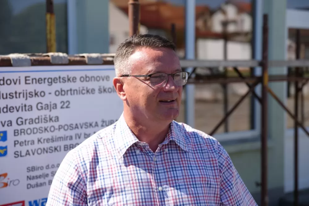 BRODSKO-POSAVSKA ŽUPANIJA NASTAVLJA S ENERGETSKOM OBNOVOM ŠKOLA